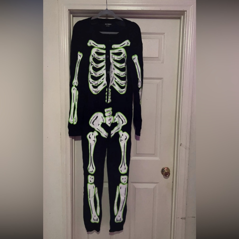 Men’s pjs glow in the dark size small